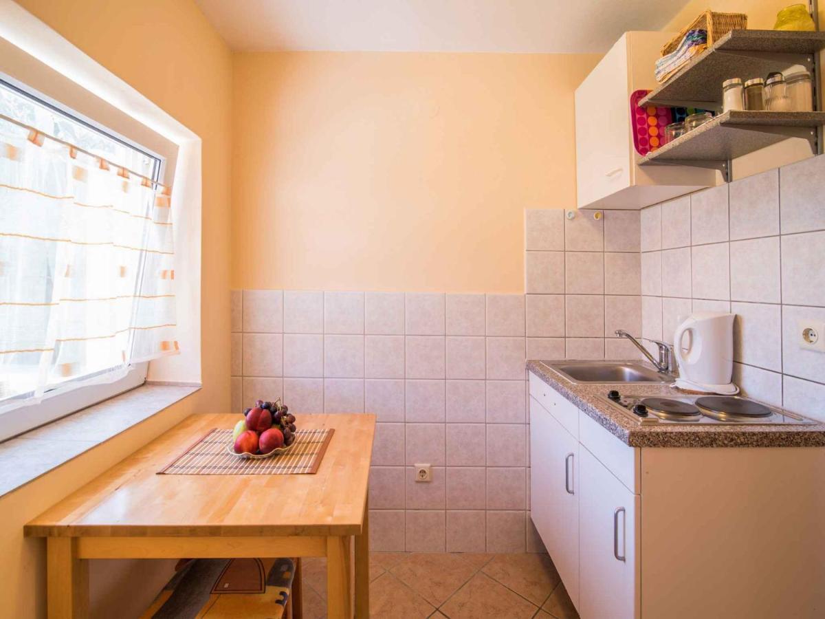 Apartment In Vrbnik/Insel Krk 13614 ภายนอก รูปภาพ