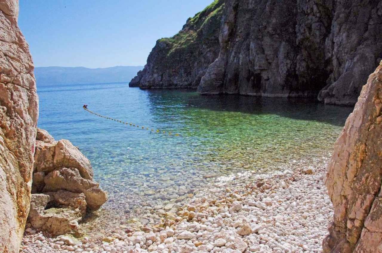 Apartment In Vrbnik/Insel Krk 13614 ภายนอก รูปภาพ