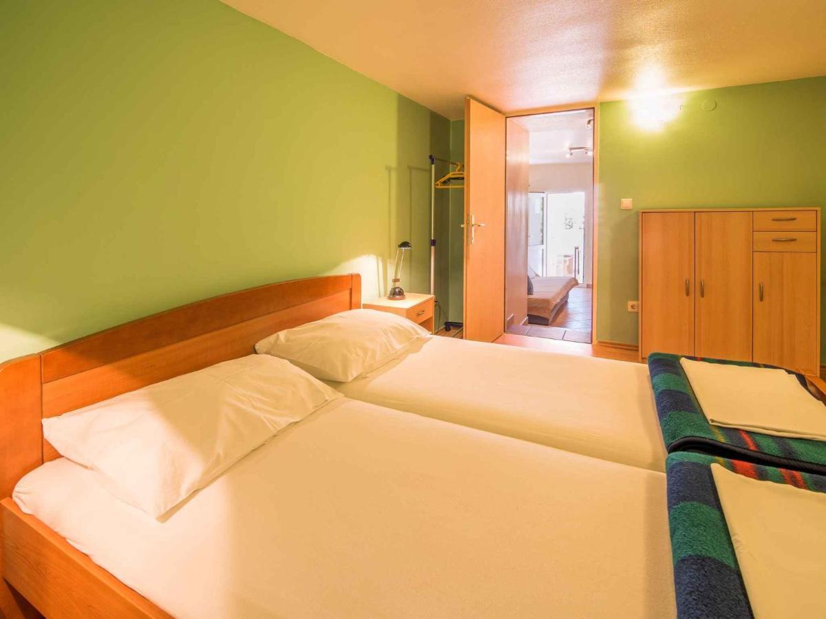 Apartment In Vrbnik/Insel Krk 13614 ภายนอก รูปภาพ