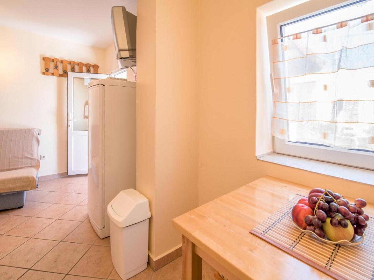 Apartment In Vrbnik/Insel Krk 13614 ภายนอก รูปภาพ