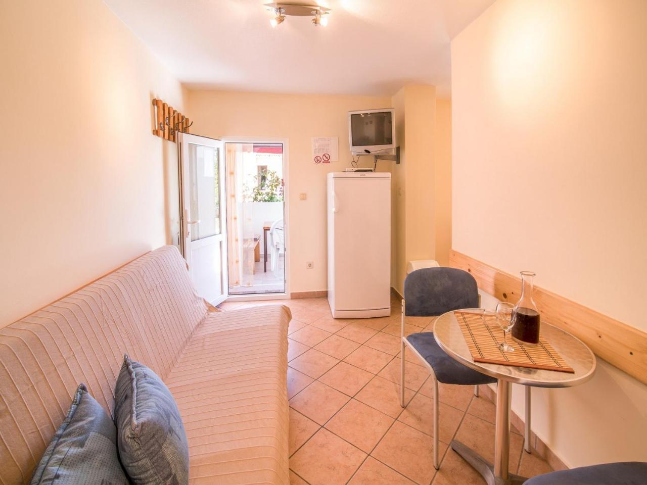 Apartment In Vrbnik/Insel Krk 13614 ภายนอก รูปภาพ
